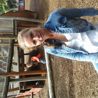 kelly van neck