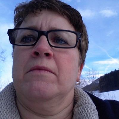 Yolanda Waage